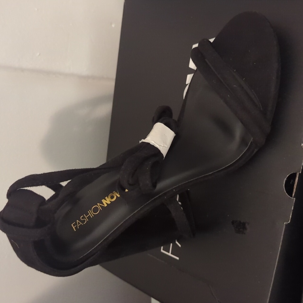 Women's Black Strap Heel Size 8 NIB - Picture 2 of 2